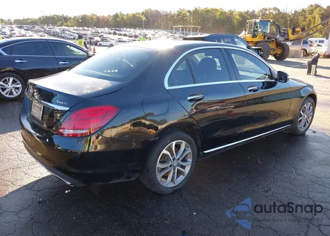 2015 Mercedes-Benz C 300 4Matic из США, поврежденный, VIN 55SWF4KBXFU064635